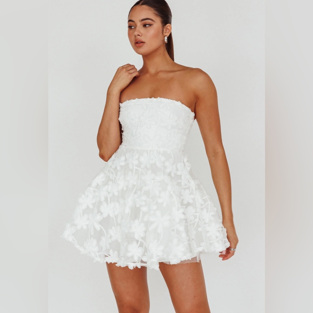 Selfie Leslie White Floral Mini Dress
